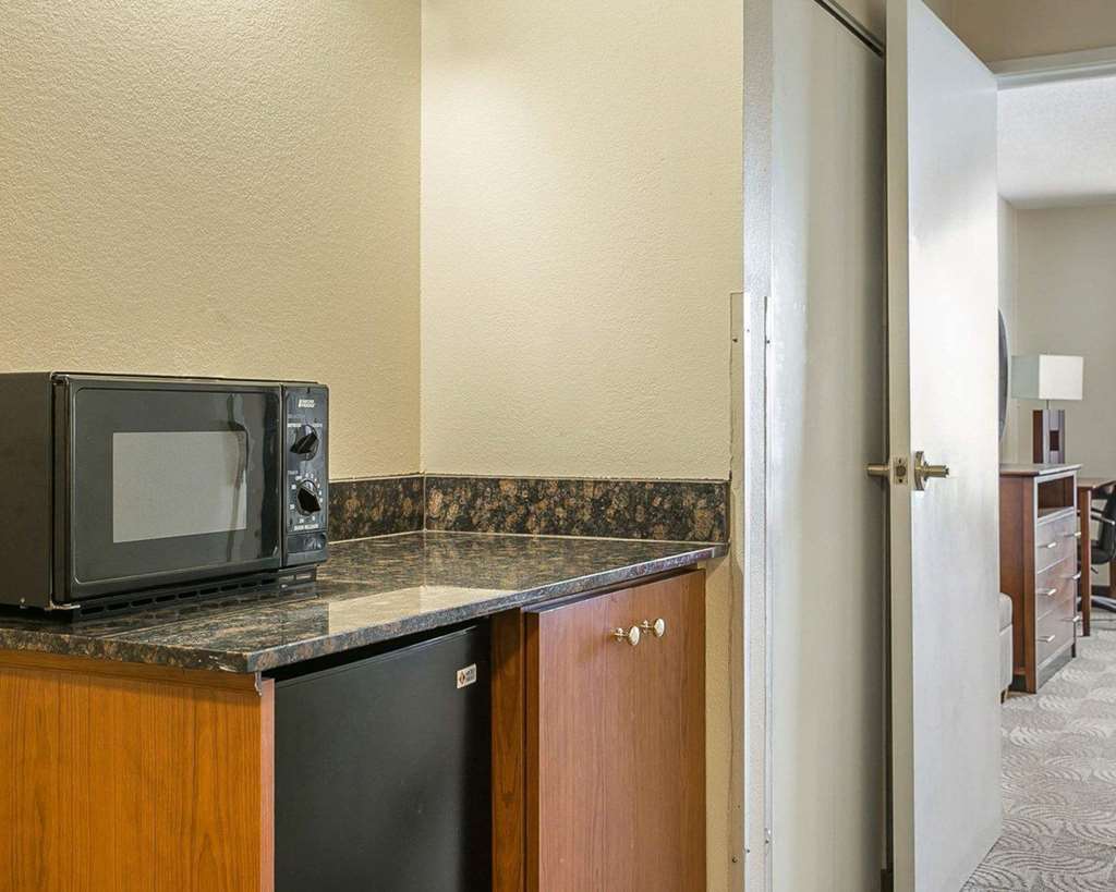 Comfort Inn&suites Hotel